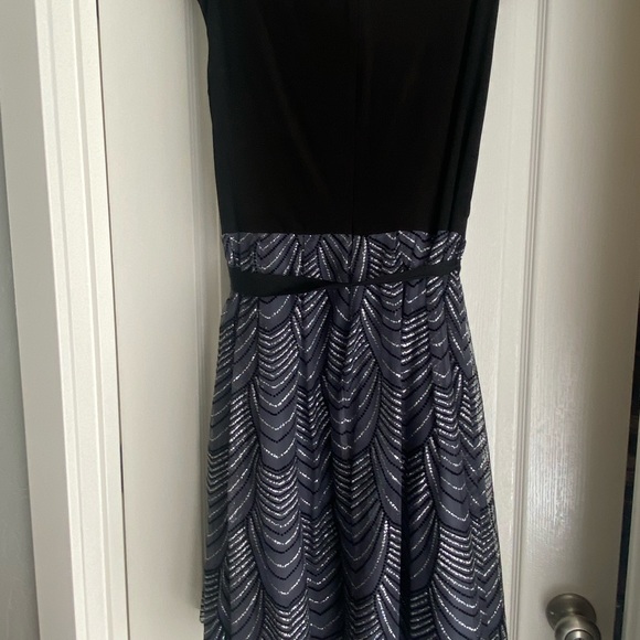 Beautiful Blk / Slvr Dress - Picture 3 of 5